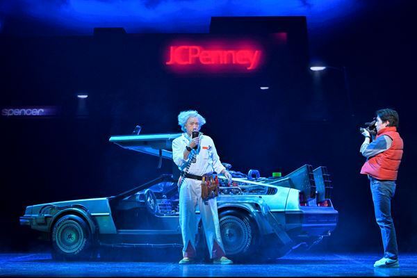 【公開舞台稽古レポート】最初から最後までワクワクが止まらない！　劇団四季『バック・トゥ・ザ・フューチャー』まもなく