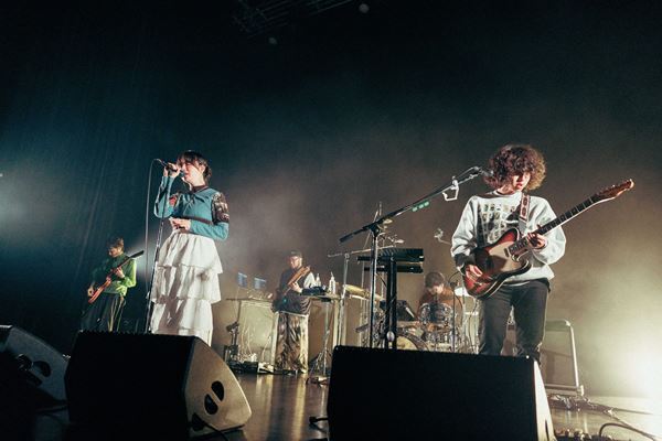 Laura day romance、ジャンルと世代を超える音楽体験　ソールドアウトのファイナル東京公演で魅せたローラズの圧倒的なアンサンブルと無二の音楽性をレポート