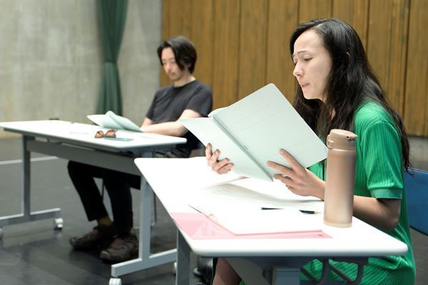 演出家・生田みゆき × 俳優・岡本圭人が語る、『不可能の限りにおいて』という挑戦――〈言葉〉で紛争と向き合う、演劇の力