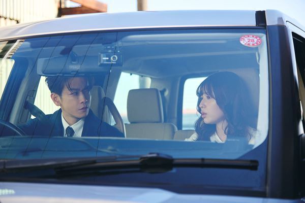 小芝風花×佐藤健『私の夫と結婚して』第9話・第10話の場面写真13点公開　最終話配信記念インタビュー動画も