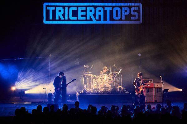 TRICERATOPS 熱狂と興奮と感動が渦巻いた、無期活動休止ファイナル公演レポート「オレらのファンになってくれて、全員に感謝。また会いましょう！」