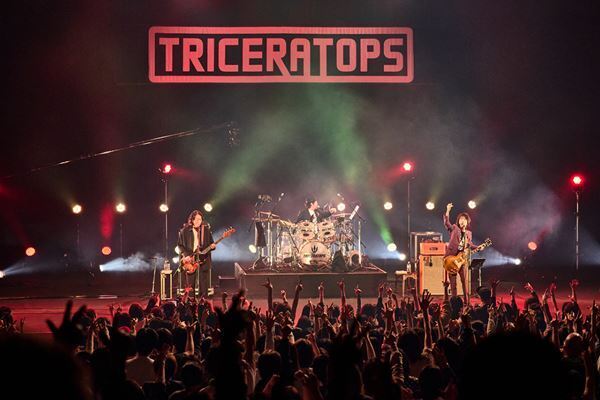 TRICERATOPS 熱狂と興奮と感動が渦巻いた、無期活動休止ファイナル公演レポート「オレらのファンになってくれて、全員に感謝。また会いましょう！」