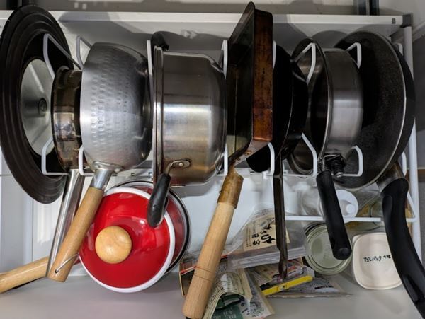 山崎実業towerシリーズの「超便利グッズ」でカオスな引き出しが見違えた！　ビフォーアフターを写真で紹介