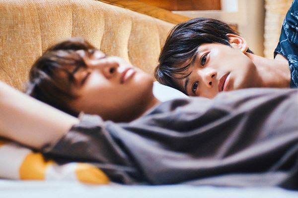 森崎ウィン×向井康二『（LOVE SONG）』ふたりの切ない表情を収めた場面写真公開