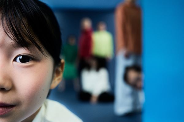 小野寺修二演出によるノンバーバルの舞台『100年の眠り』、東京国際ろう芸術祭2025で世界初演