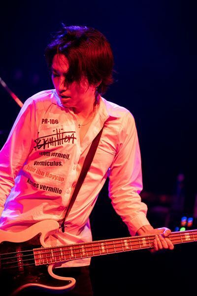 シドの明希によるソロプロジェクトAKi、新作を引っ提げたツアーのファイナルでファンと約束「次のステージにみんなを連れていきたい」【オフィシャルレポート】