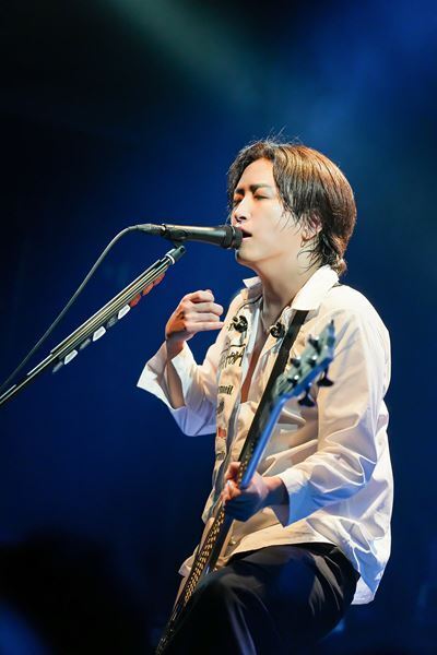 シドの明希によるソロプロジェクトAKi、新作を引っ提げたツアーのファイナルでファンと約束「次のステージにみんなを連れていきたい」【オフィシャルレポート】