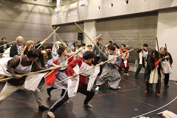 『平家物語 ー胡蝶の被斬ー』稽古場レポート到着　舞台上に「見たことのない景色」が広がる