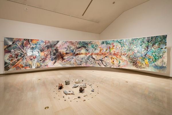 『大小島真木展｜あなたの胞衣はどこに埋まっていますか？』KAAT神奈川芸術劇場で　会場を「胞衣（えな）」に見立て、命への“祈り”の空間をつくる新作インスタレーションを展開