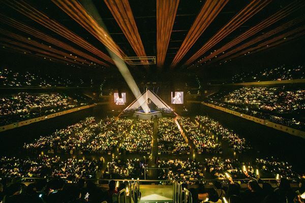 MISIA開催中の全国アリーナツアー、国際女性デーの特別演出で客席を彩る　さらに5月発売『LOVE NEVER DIES』の全収録曲を解禁