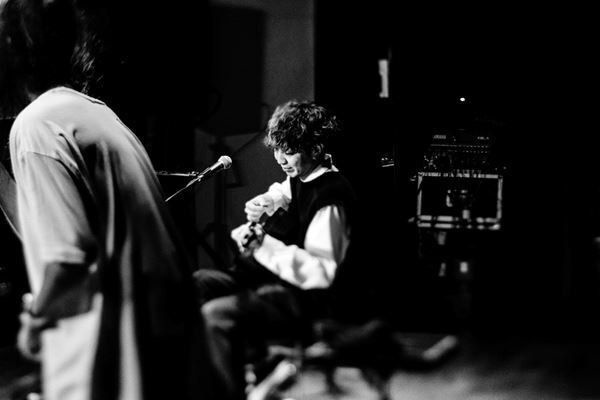 佐々木亮介主催『雷よ静かに轟け』　貴重なセッションが実現！中村一義(Acoustic set with 三井律郎)をゲストに迎えた第七夜をレポート