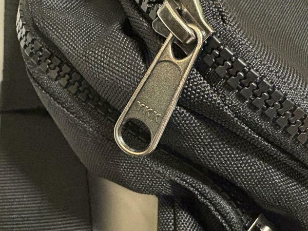 ワークマン、1900円でこれはやり過ぎ！　シンプル＆頑丈なボディバッグが最強だった