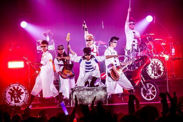 「気づいたら10年もこんなイカれたことやってます」G-FREAK FACTORY主催『山人音楽祭』熱狂の初日を最速レポート