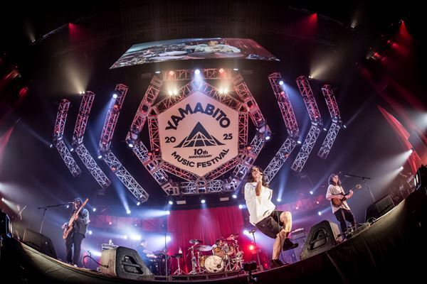 「気づいたら10年もこんなイカれたことやってます」G-FREAK FACTORY主催『山人音楽祭』熱狂の初日を最速レポート