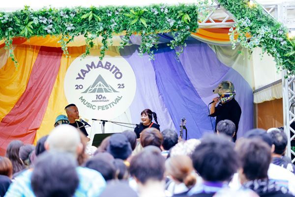 「気づいたら10年もこんなイカれたことやってます」G-FREAK FACTORY主催『山人音楽祭』熱狂の初日を最速レポート