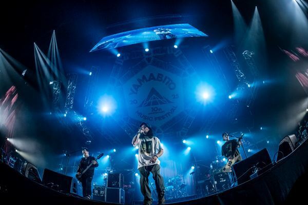 「気づいたら10年もこんなイカれたことやってます」G-FREAK FACTORY主催『山人音楽祭』熱狂の初日を最速レポート