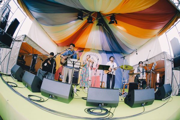 「気づいたら10年もこんなイカれたことやってます」G-FREAK FACTORY主催『山人音楽祭』熱狂の初日を最速レポート