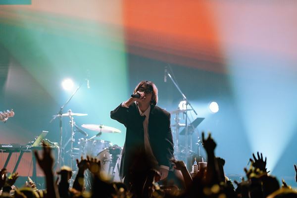 Mega Shinnosuke『君にモテたいっ!!』ツアー最終公演オフィシャルレポート　崎山蒼志とコラボ曲を披露