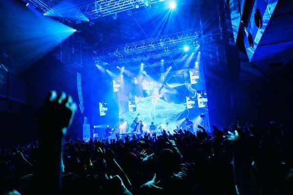 Mega Shinnosuke『君にモテたいっ!!』ツアー最終公演オフィシャルレポート　崎山蒼志とコラボ曲を披露