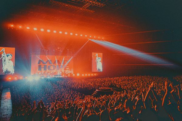 星野源、6年ぶりの全国＆アジアツアー完結「あなたが本当にどん底に落ちた時もそこには僕がいます」　アンコールでは盟友“ニセ明”登場【オフィシャルレポート】