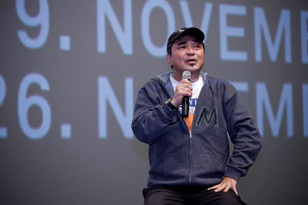 「国賓クラスの扱いを」石野卓球の熱弁に満場沸く　デペッシュ・モード、ライヴ・フィルム上映会をレポート