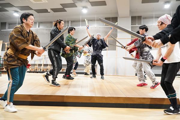 中川大輔「熱量を持ってお客様に元気を届けたい」 “浅まる企画”第1弾『きたやじ オン・ザ・ロード～いざ、出立!!篇～』稽古場レポート到着