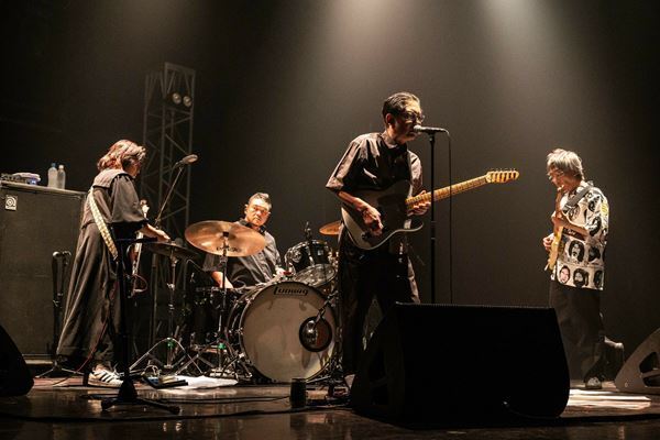 グランジ・遠山大輔によるZAZEN BOYS×Perfume『70号室の住人LIVE!!!! 〜チョコレイトポテトサラダ〜』「ポテトサラダ」はダンスミュージックなの……か?