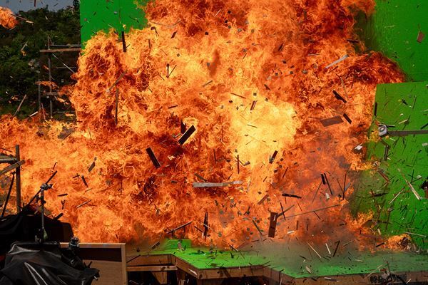 草彅剛主演のNetflix映画『新幹線大爆破』特撮メイキング画像7点が公開