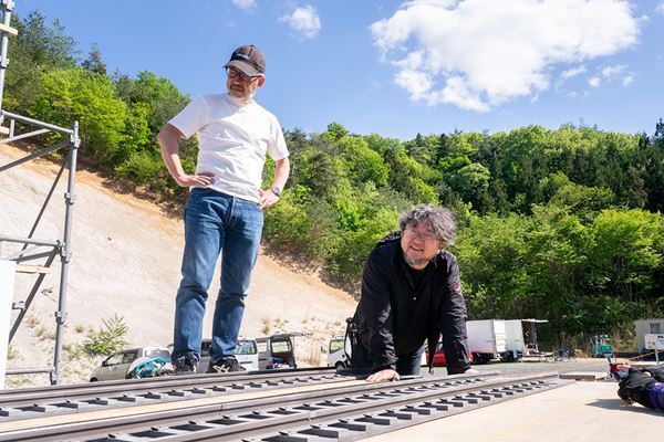 草彅剛主演のNetflix映画『新幹線大爆破』特撮メイキング画像7点が公開