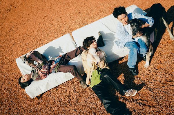 Helsinki Lambda Club、トリプルファイヤー・吉田靖直を客演に迎えた超ナイスアンセム「Supernice (feat. トリプルファイヤー吉田)」配信リリース＆『月刊エスケープ』のアナログ盤リリース決定