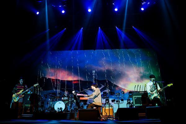 ストレイテナーの技巧がさらに輝いた『Sad And Beautiful Symphony』万雷の拍手に包まれた着席ライブをレポート