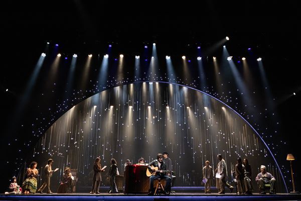 星のような光に包まれて――京本大我主演ミュージカル『Once』日本初演、日生劇場で上演中