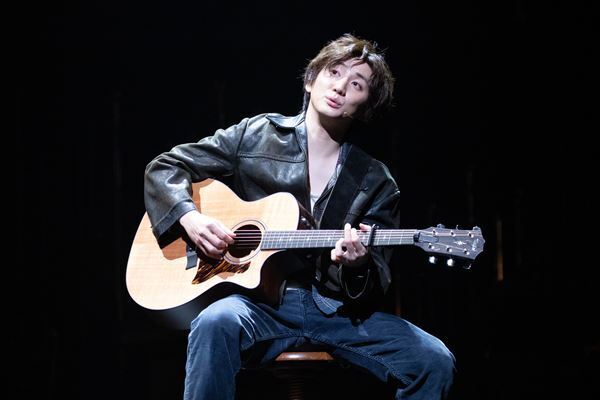 星のような光に包まれて――京本大我主演ミュージカル『Once』日本初演、日生劇場で上演中