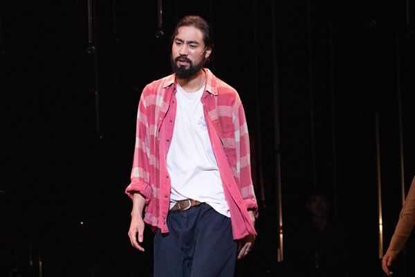 星のような光に包まれて――京本大我主演ミュージカル『Once』日本初演、日生劇場で上演中