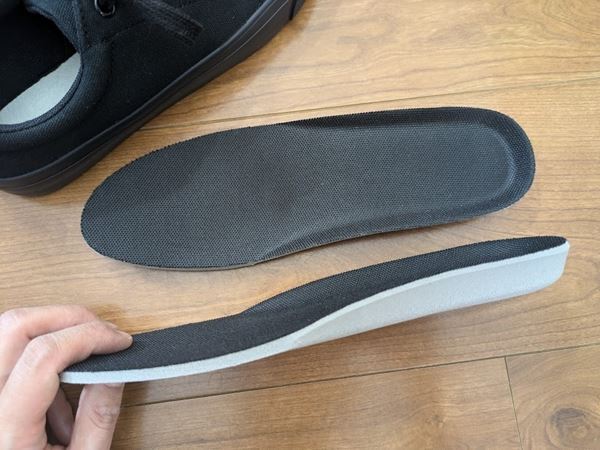 GU、2000円以下の「ふかふかスニーカー」を正直レビュー！　一日履いても快適だった！