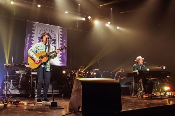 フラカン×スキマ『デラックス・ドラゴン』大盛況で幕、伝説のザ・ライターズ復活も！【ライブレポート】