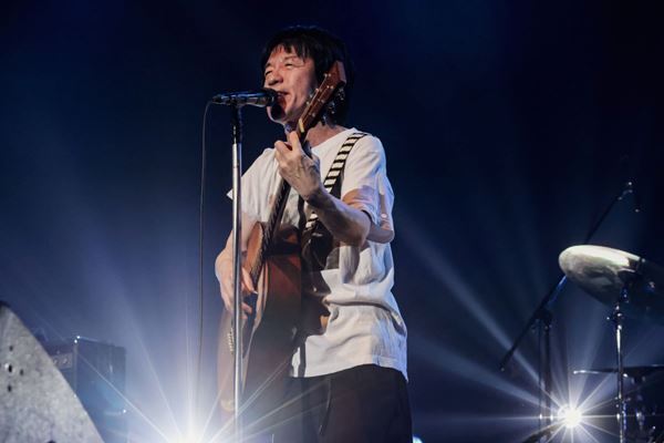 フラカン×スキマ『デラックス・ドラゴン』大盛況で幕、伝説のザ・ライターズ復活も！【ライブレポート】