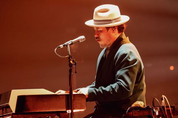 フラカン×スキマ『デラックス・ドラゴン』大盛況で幕、伝説のザ・ライターズ復活も！【ライブレポート】