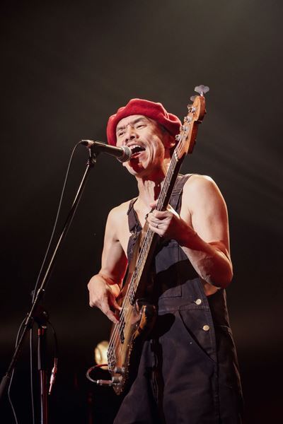 フラカン×スキマ『デラックス・ドラゴン』大盛況で幕、伝説のザ・ライターズ復活も！【ライブレポート】