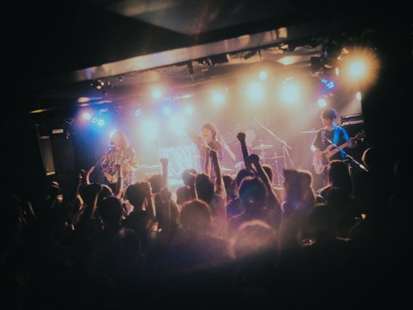 『Grasshopper vol.35』謎多き3組が新代田FEVERに集結！　N8(neito§)、帰りの会、終活クラブが魅せた熱狂と感情のクロスオーバーをレポート