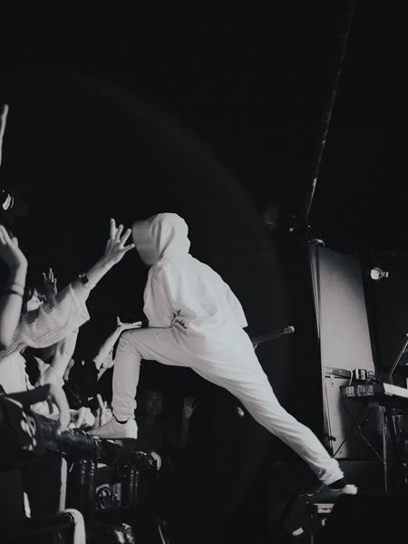 『Grasshopper vol.35』謎多き3組が新代田FEVERに集結！　N8(neito§)、帰りの会、終活クラブが魅せた熱狂と感情のクロスオーバーをレポート