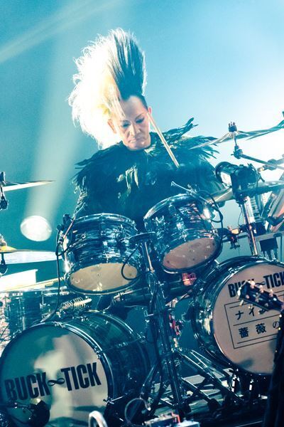 第二期BUCK-TICKのデビューライブ、初の日本武道館公演 　「周りのみんなに助けられてきた一年だったと思います。感謝してます」【オフィシャルレポート】