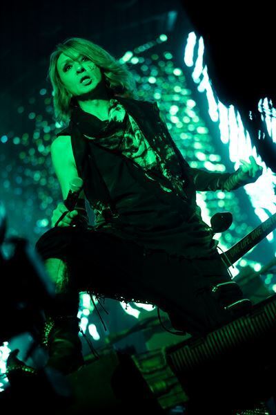 第二期BUCK-TICKのデビューライブ、初の日本武道館公演 　「周りのみんなに助けられてきた一年だったと思います。感謝してます」【オフィシャルレポート】