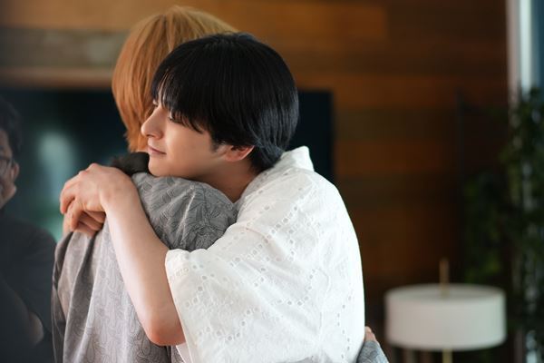 『２５時、赤坂で』の撮影現場に潜入！ 真夏の朝、緊迫感あふれる羽山と白崎の熱演の裏側