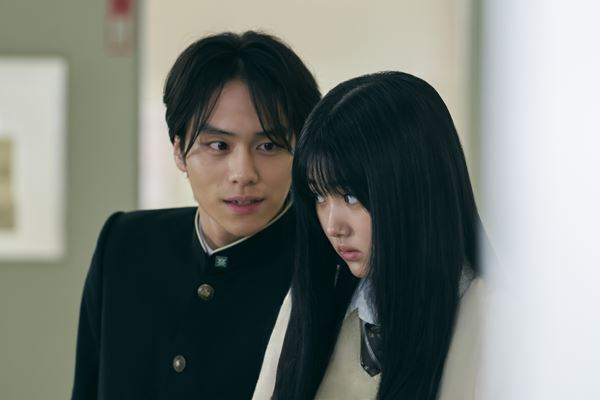 山下幸輝＆なえなのからのコメントも！ 映画『見える子ちゃん』ふたりの新たな場面写真が公開