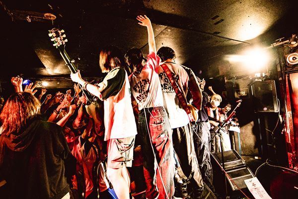 ジ・エンプティ『革命ツアー2024』サバシスターを迎えた初日・千葉LOOKは最高にフレンドリーな空間だった【オフィシャルレポート】