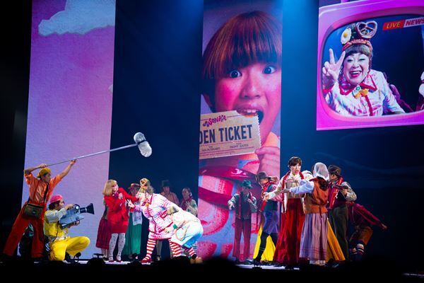 堂本光一がカリスマ性あふれるウィリー・ウォンカに　ミュージカル『チャーリーとチョコレート工場』上演中