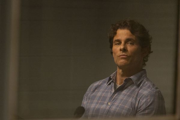 『殺し屋のプロット』予告編＆ポスター＆場面写真一挙公開　マイケル・キートン「この物語が頭から離れなかった」