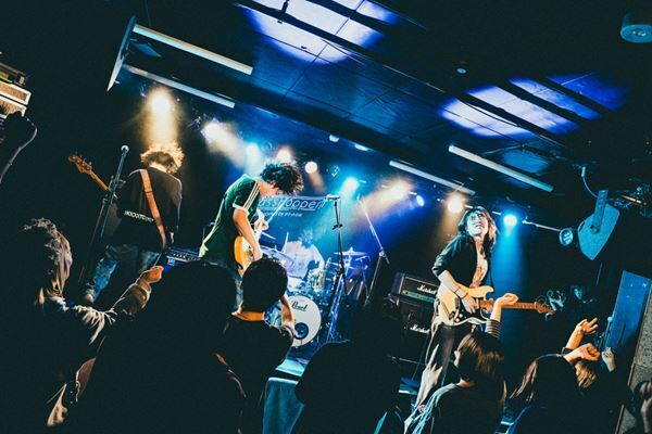 SAIHATE×プルスタンス×おもかげ『Grasshopper vol.31』まっすぐなロックサウンドが混ざり合った一夜をレポート