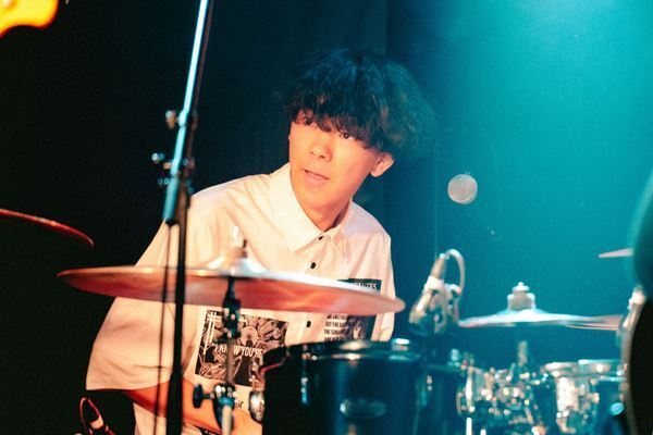 SAIHATE×プルスタンス×おもかげ『Grasshopper vol.31』まっすぐなロックサウンドが混ざり合った一夜をレポート